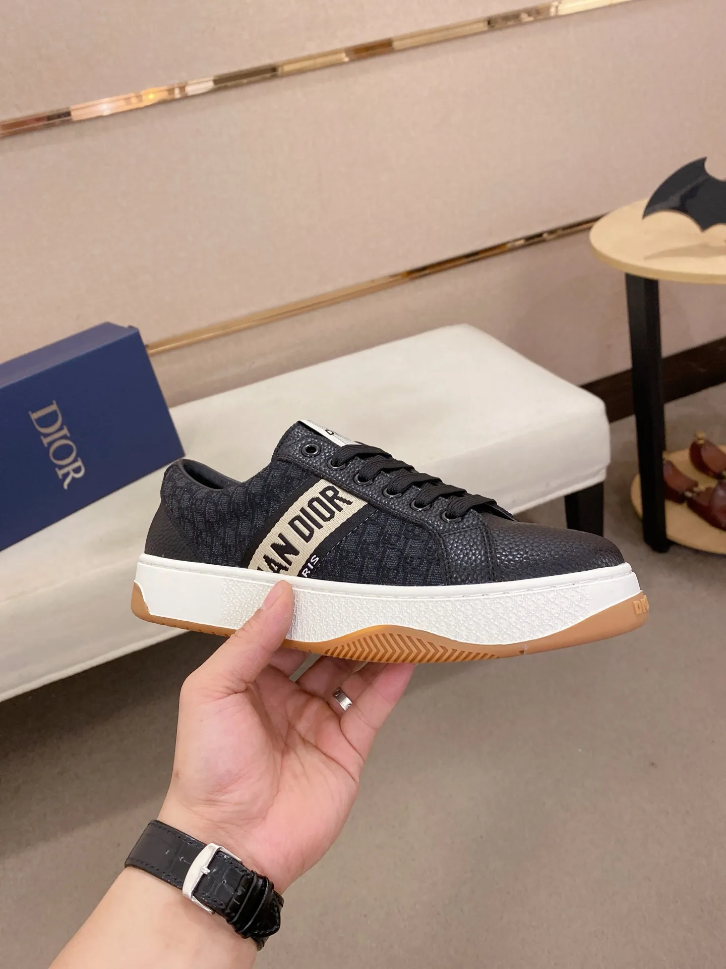 Men's men's shoes 💰 400💰🇮🇹🇮🇹Dior D new model is on sale at the same time, upper 🇮🇹Imported stretch fabric from Italy Fully imported sheepskin lining💪💪, completely 1⃣️ to 1⃣️🇮🇹💪💪, ⚠Sole: Original sole provided by the original factory, exclusive movable molded sole super comfortable, ⚠Original factory follow-up, 🔍🔍high quality, you can come in and out at will, welcome to compare⚠. Code number: 38-44 (45 is custom-made and cannot be returned or exchanged)